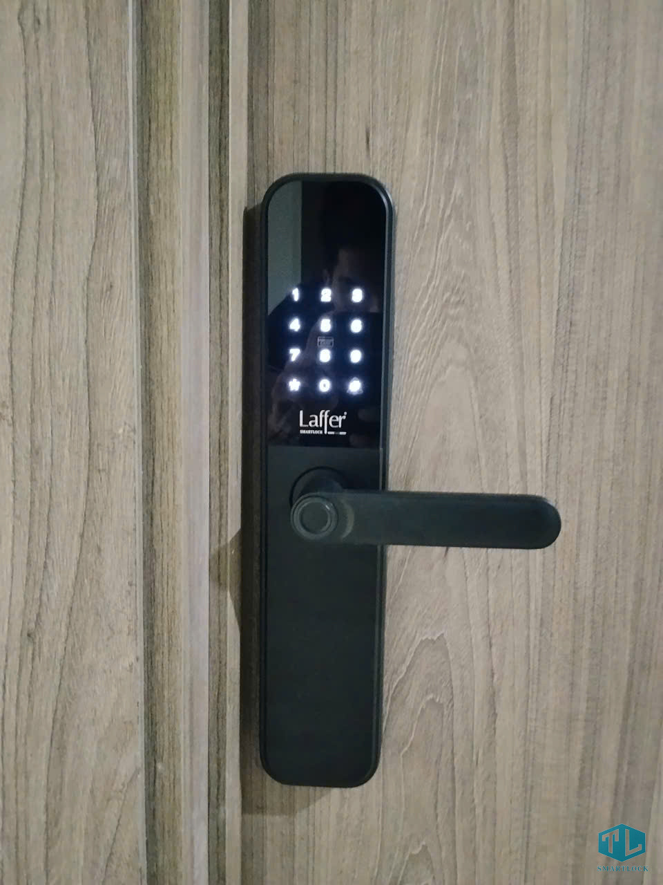 Hướng dẫn lắp đặt khóa vân tay cửa gỗ chung cư