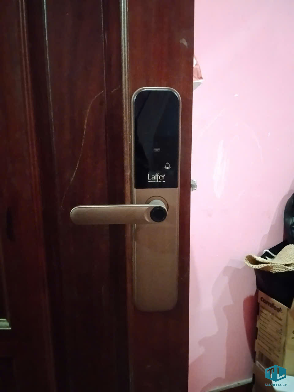 Hướng dẫn lắp đặt khóa vân tay cửa gỗ chung cư